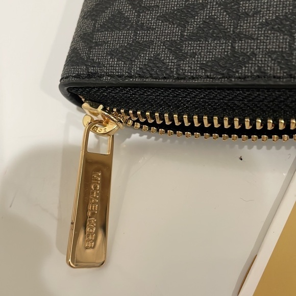 Michael Kors Large Zip Around Black & Gray Leather Logo Wallet—BEAUTIFUL! NWT - Picture 4 of 9